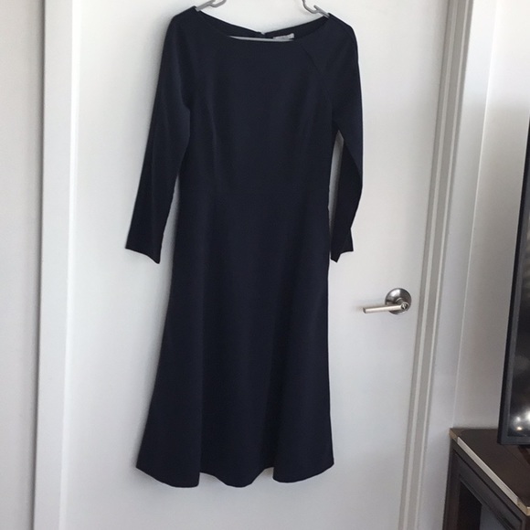 H&M Dresses & Skirts - Gorgeous H&M long sleeved dress with side pockets